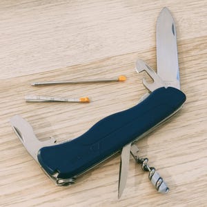Victorinox garant sale