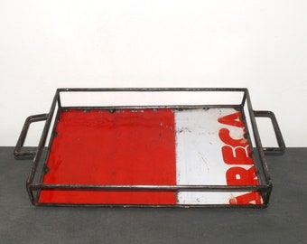 Servier Tablett groß aus recycelten Ölfässern aus Afrika | 42x30x5,5 cm | modern | weiß, rot| Deko Platte für Essen Getränke Küche Bad