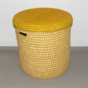 Cesto para la ropa sucia en color amarillo "TURKANA BASKET" hecho de hojas de palma | Almacenamiento de organización | Origen: Kenia