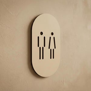 男女トイレ表示サイン｜ミニマルなベージュのHPL製ドアプレート｜防水仕様（8×14cm）