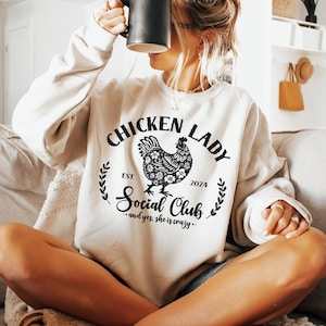 Svg Crazy Chicken Lady, poulet svg, png Social Club, Chicken Mama, Homestead svg, juste une fille qui aime les poulets, chemise de poulet pour femmes