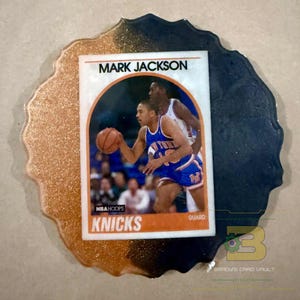 Porta-copos Mark Jackson Knicks – Porta-copos de resina feito à mão com cartão vintage da NBA – Decoração de basquete – Cofre de cartões Brady