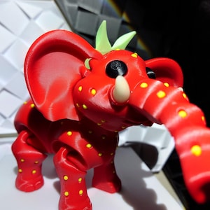 Strawberry Elephant – Articulated Glow in the Dark Creature | Italian Brainrot World Figurine