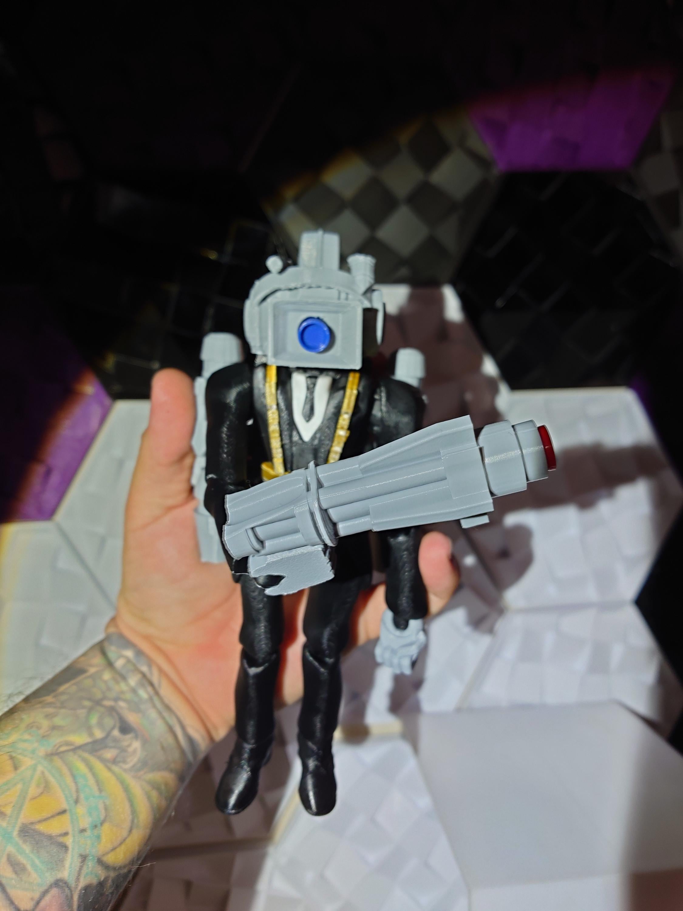 Skibidi Toilet Cameraman Large | Articulated Toy Over 22cm