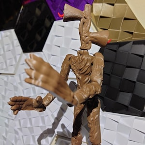 Roblox Siren Heads Doll - Articulated and glow in the dark, 22cm high or over 9 inches tall with LED image 10