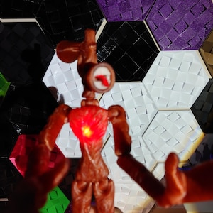 Roblox Siren Heads Doll - Articulated and glow in the dark, 22cm high or over 9 inches tall with LED image 3