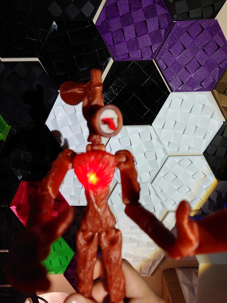 Roblox Siren Heads Doll - Articulated and glow in the dark, 22cm high or over 9 inches tall with LED image 3