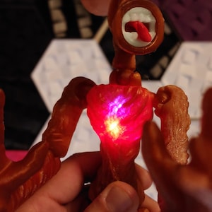 Roblox Siren Heads Doll - Articulated and glow in the dark, 22cm high or over 9 inches tall with LED image 2