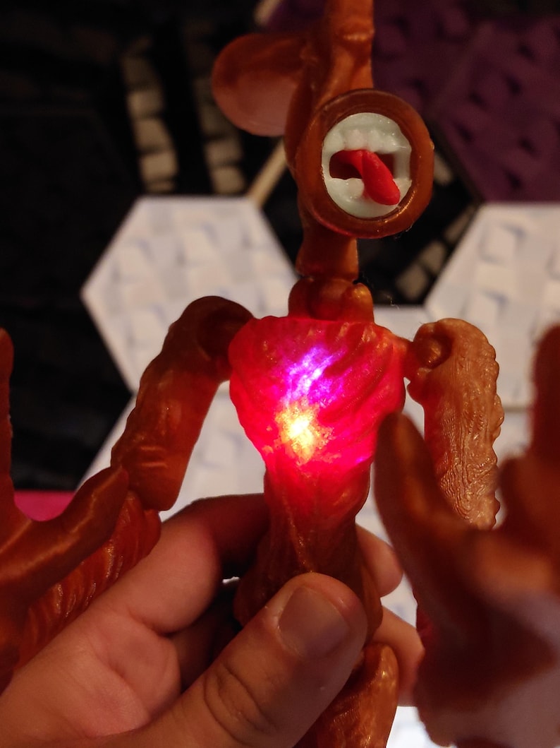 Roblox Siren Heads Doll - Articulated and glow in the dark, 22cm high or over 9 inches tall with LED image 2