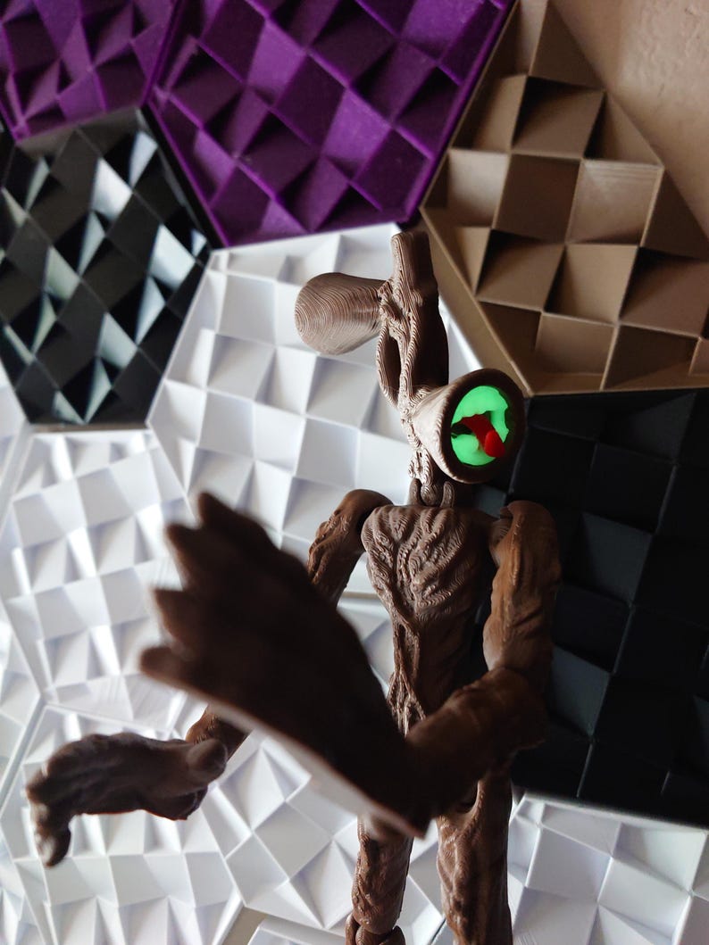 Roblox Siren Heads Doll - Articulated and glow in the dark, 22cm high or over 9 inches tall with LED Glow no Led