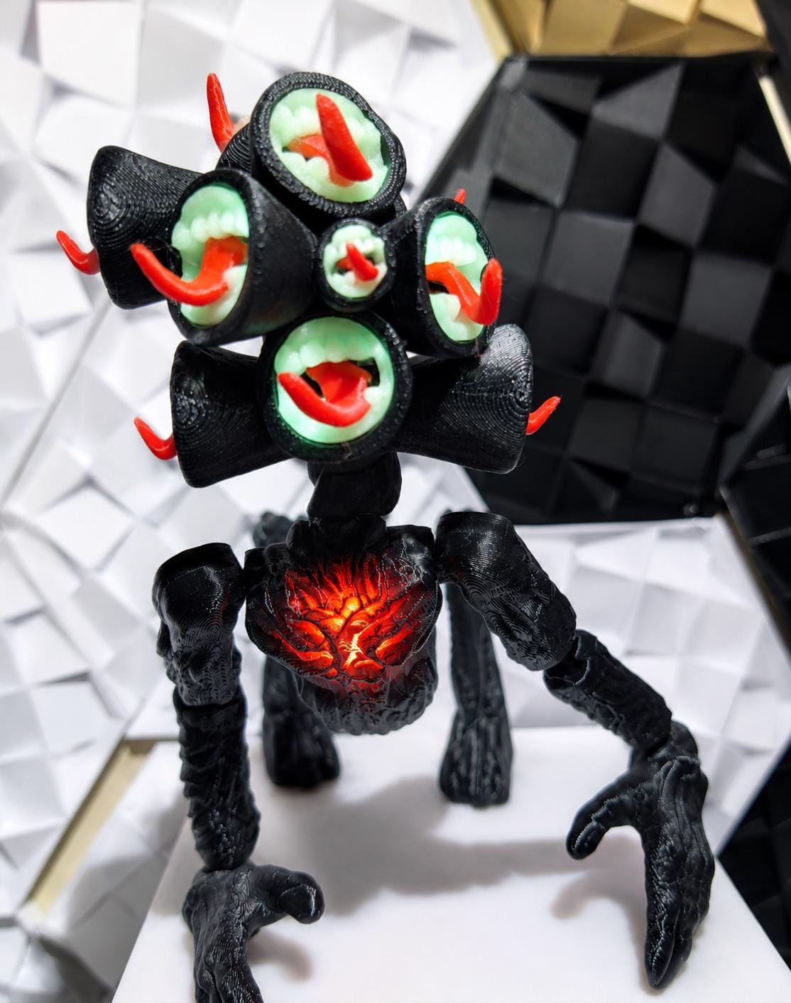 ダークファンタジーキャラクター フィギュア LEDライト付き ダークサイレンズヘッドドール：LEDライト付き蓄光ナイトメア