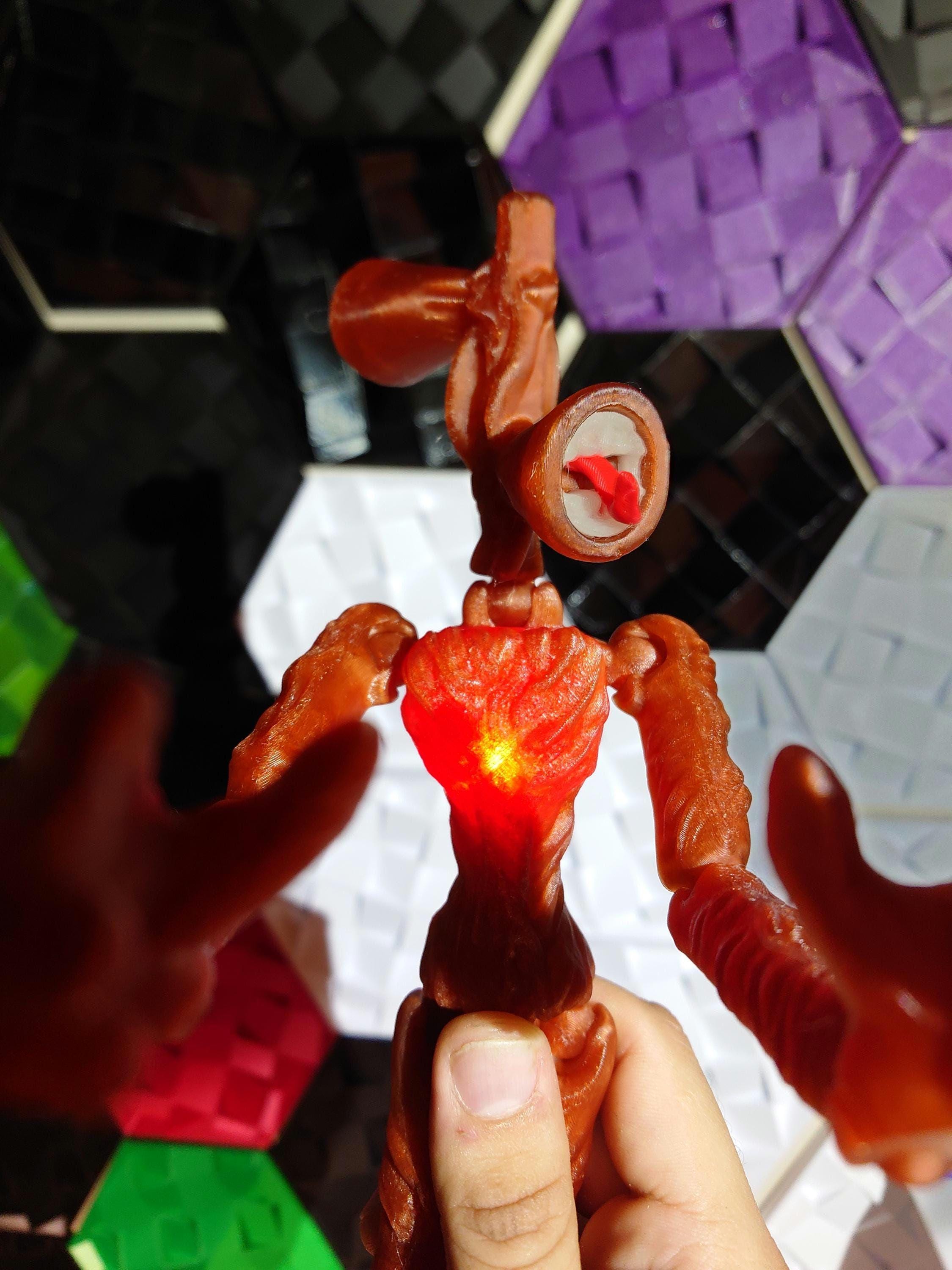 Roblox サイレンヘッド人形 - 関節式で暗闇で光る、高さ 22 cm または