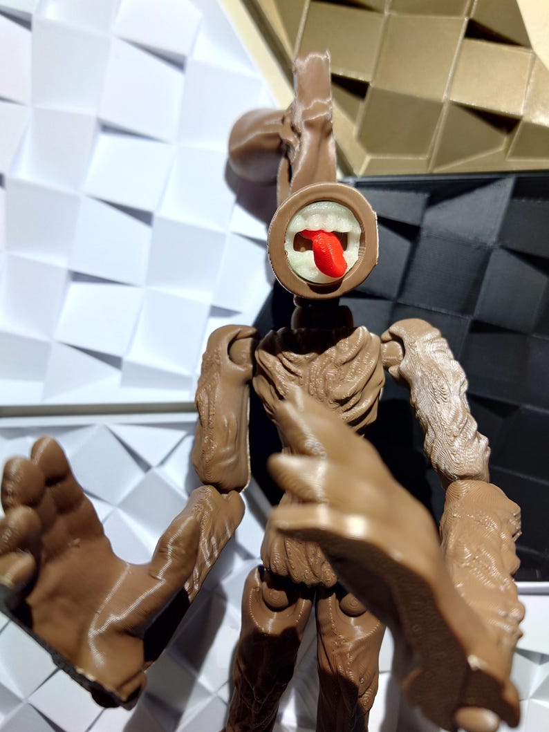 Roblox Siren Heads Doll - Articulated and glow in the dark, 22cm high or over 9 inches tall with LED image 4