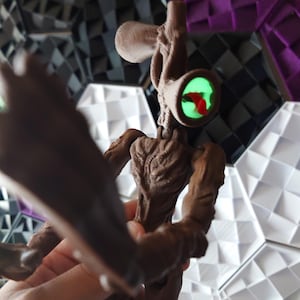 Roblox Siren Heads Doll - Articulated and glow in the dark, 22cm high or over 9 inches tall with LED image 8