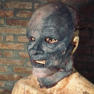 The rothide silicone mask