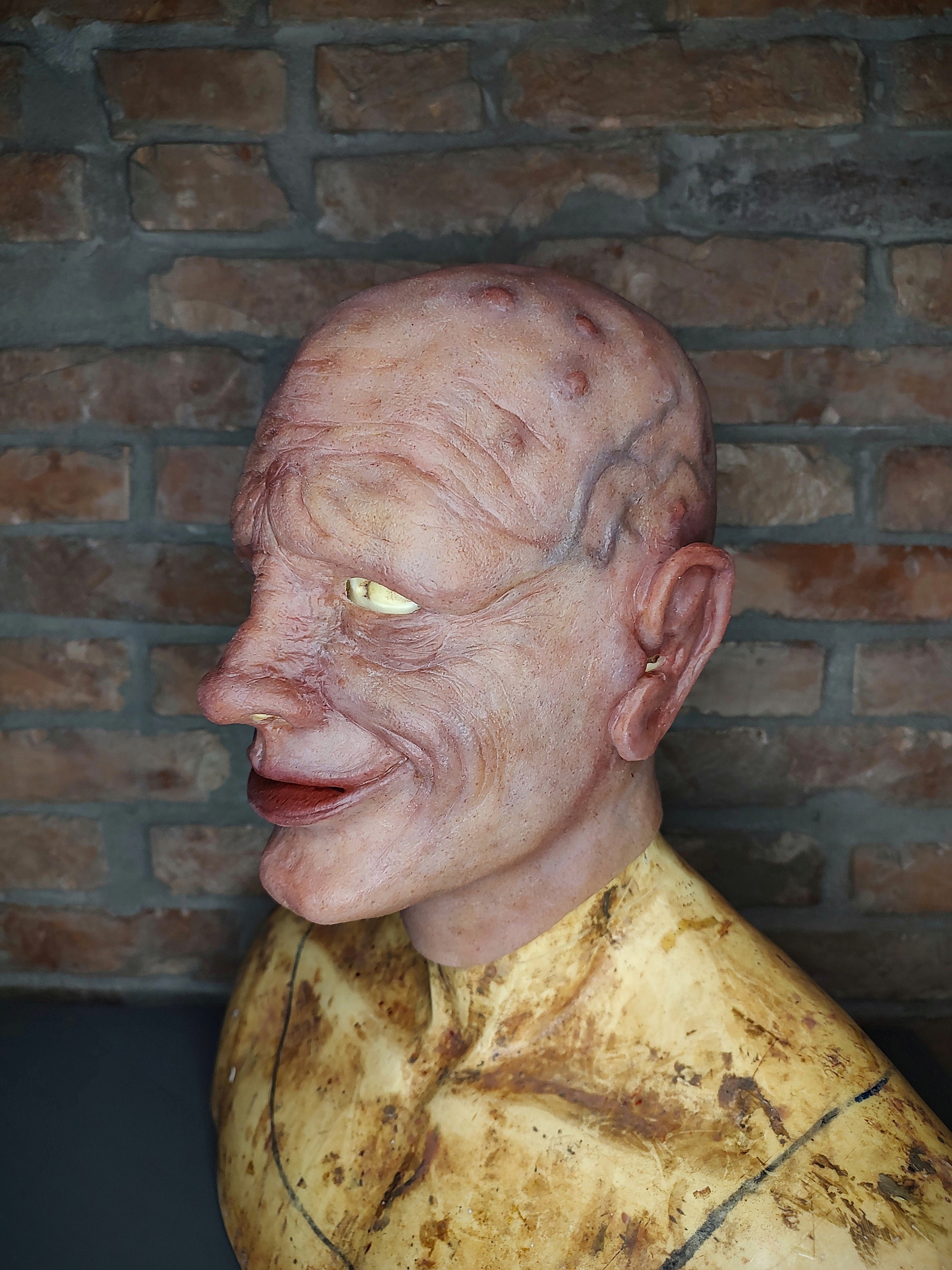 Vinny silicone mask