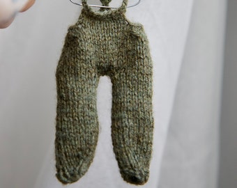 DIGITAL PATTERN overalls v2 knitting pattern for frog (5.3inches)