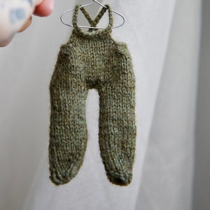 DIGITAL PATTERN overalls v2 knitting pattern for frog (5.3inches)