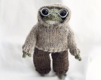 Pattern hoodie knitting pattern for frog (5.3inches)