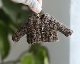 DIGITAL PATTERN cable jacket knitting pattern for frog (5.3inches)