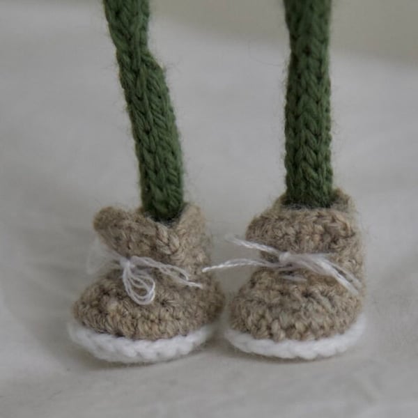 DIGITAL PATTERN shoes crochet pattern for frog (5.3inches)