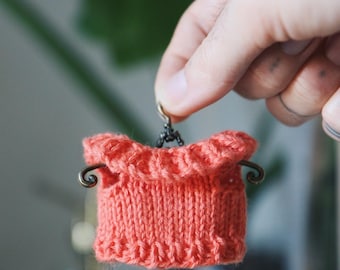 DIGITAL PATTERN ruffle top knitting pattern for frog (5-6inches)
