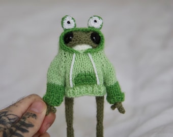 DIGITAL PATTERN frog hoodie knitting pattern for frog (5.3inches)