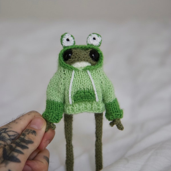 DIGITAL PATTERN frog hoodie knitting pattern for frog (5.3inches)