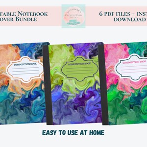 Pode incluir: Três cadernos de composição com capas abstratas coloridas. As capas apresentam padrões em redemoinho em tons de azul, verde, roxo, rosa e laranja. Cada caderno tem um rótulo branco que diz "COMPOSITION BOOK". O texto "PRINTABLE NOTEBOOK COVER BUNDLE" e "EASY TO USE AT HOME" também são visíveis.