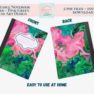 Pode incluir: Dois cadernos com capas de arte fluida rosa e verde. A capa frontal tem um rótulo de caderno de composição. O texto na imagem diz "Printable Notebook Cover - Pink-Green Fluid Art Design" e "Easy to use at home."