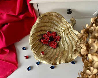 Spilla Rose rosse fatta a mano - Gioielli - Spille - di La Boutiq Spilla Rose rosse fatta a mano - Gioielli - Spille - di La Boutiq