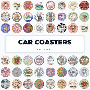 Op de afbeelding: Een verzameling ronde auto-onderzetters met diverse kleurrijke grafische ontwerpen, illustraties en tekstzinnen. De ontwerpen bevatten bloemenpatronen, dieren, schedels, koffiethema's en humoristische slogans in een rasterindeling.
