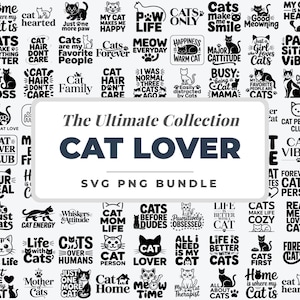 Puede incluir: Una colección de diseños SVG y PNG con temática de gatos. La imagen presenta numerosos gráficos en blanco y negro con frases relacionadas con los gatos como "Cat Lover", "Home is where my cat is" y "Cats make me smile". El texto central dice "The Ultimate Collection CAT LOVER."