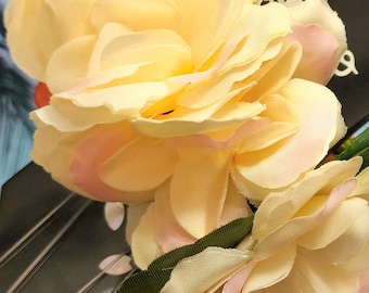 Silk Floral Ukulele Lei, Stretchy Flower Accessory for Instruments