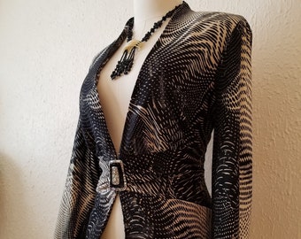 Patterned blazer with gold thread design