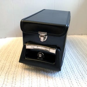 Custodia per cassette in similpelle nera anni '80 - Contiene 24 cassette in similpelle