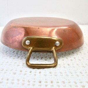 Vintage 7-inch copper skillet - Small antique brass saucepan - European kitchen wall decoration