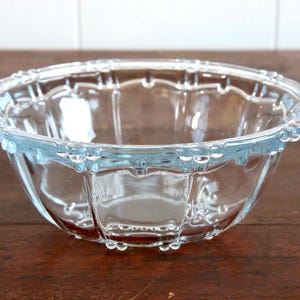 Vintage Kig Indonesia glass bowl - Oyster & Pearl Scalloped model