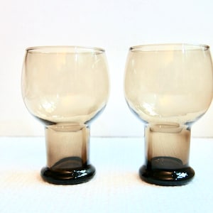 Set of 2 vintage Libbey Stax glasses in brown smoked glass – Stackable pedestal glasses – 1970s