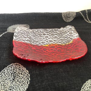 Decorative glass tray with bubbles - red and transparent pocket emptier