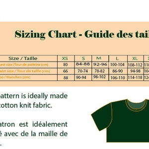 Pode incluir: Tabela de tamanhos para um padr&atilde;o de costura, mostrando as medidas em cent&iacute;metros para o peito, a cintura e os quadris nos tamanhos XS a XXXXL. A tabela &eacute; etiquetada como "Size / Taille" e inclui tradu&ccedil;&otilde;es para o franc&ecirc;s para cada medida. A tabela est&aacute; sobre um fundo p&ecirc;ssego com uma ilustra&ccedil;&atilde;o de camiseta verde abaixo.