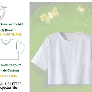 Könnte beinhalten: Ein Schnittmuster für ein verkürztes, übergroßes T-Shirt für Kinder von 1 bis 14 Jahren. Das Schnittmuster enthält Anweisungen für die Größen A4, A0 und US Letter. Das Schnittmuster ist mit einem weißen T-Shirt und Schmetterlingen illustriert.