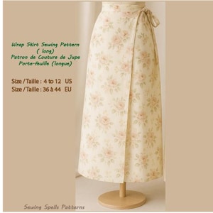 Puede incluir: Un patrón de costura de falda envolvente blanca con estampado floral. El patrón es para las tallas 4 a 12 US y 36 a 44 EU. El texto "Wrap Skirt Sewing Pattern (long)" y "Patron de Couture de Jupe Porte-feuille (longue)" está impreso en el patrón. El texto "Sewing Spells Patterns" está impreso en la parte inferior del patrón.