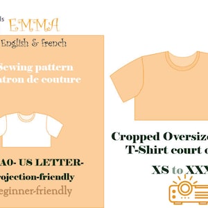 Pode incluir: Um padr&atilde;o de costura para uma camiseta cropped oversized, dispon&iacute;vel nos tamanhos XS a XXXXL. O padr&atilde;o &eacute; compat&iacute;vel com proje&ccedil;&atilde;o e adequado para iniciantes. A imagem mostra um contorno branco da camiseta em um fundo p&ecirc;ssego.