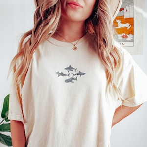 Tshirt couleurs confort brodé de requins, chemise grand requin blanc, chemise requin marteau, requin baleine, requin tigre, cadeau de biologie marine pour