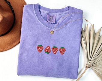 Bestickte Erdbeere Komfort Farben Tshirt, Vintage Erdbeere Komfort Farben T-Shirt, Obst Shirt, Sommer T-Shirt Besticktes T-Shirt Cottagecore