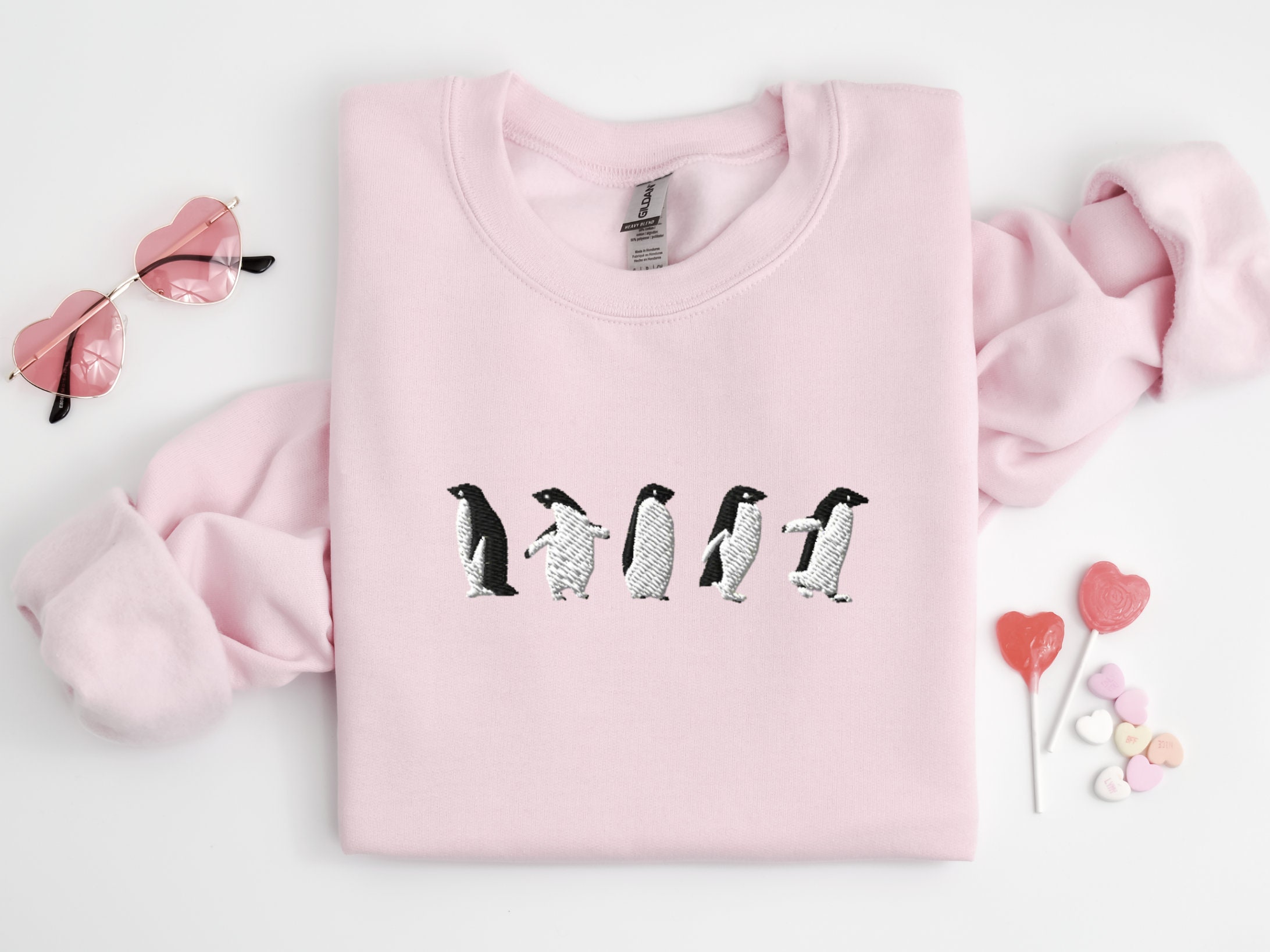 Discover Groupe De Pingouin Animal Sweatshirt Brodé