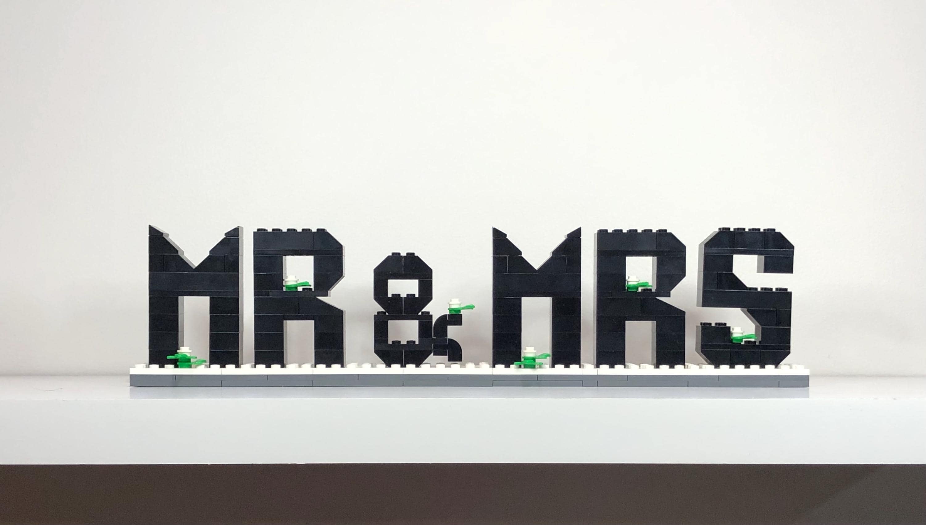 LEGO® Brick Mr & Mrs Sign – Wedding Gift, Anniversary Decor - Etsy