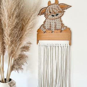 Highland cow bow holder, bow holder, child bow holder, personalized bow holder, highland cow, bedroom decor, bow storage, boho bow holder