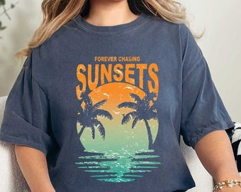 Comfort Colors®Forever Chasing Sunsets Shirt,Retro Summer Shirt For Women,Summer Beach Holiday Shirt,Sunshine Shirt,Aesthetic Tropical Shirt